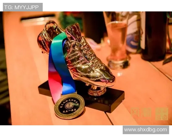 杨蓉足球热情洋溢展现运动魅力助力青少年足球发展新风潮